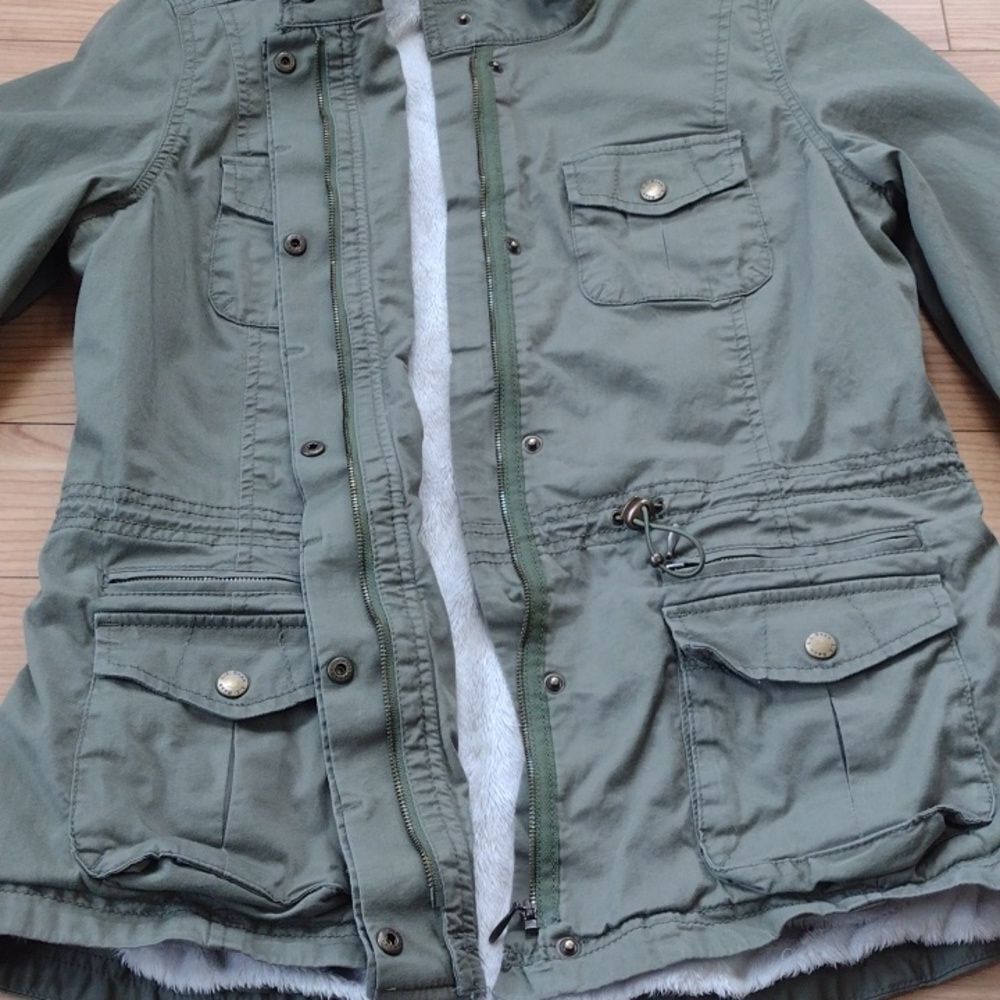 L.L. Bean Olive Green Utility Jacket with Faux Fur Lining Size Medium - Picture 6 of 12